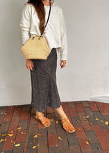 Load image into Gallery viewer, Petite Clam Shoulder Bag