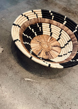 Load image into Gallery viewer, 14” Check Bark Bowl