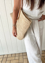 Load image into Gallery viewer, Oversized Crochet Tote