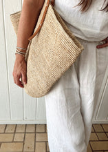 Load image into Gallery viewer, Oversized Crochet Tote