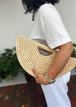 Load image into Gallery viewer, Half Shell Clutch