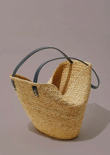 Load image into Gallery viewer, Petite Clam Shoulder Bag