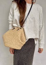 Load image into Gallery viewer, Petite Clam Shoulder Bag