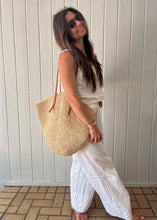 Load image into Gallery viewer, Oversized Crochet Tote