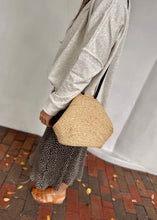 Load image into Gallery viewer, Petite Clam Shoulder Bag