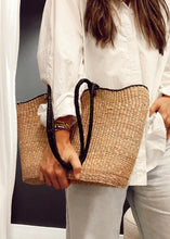 Load image into Gallery viewer, Scallop Basket Bag