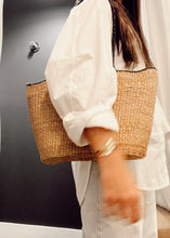 Load image into Gallery viewer, Scallop Basket Bag