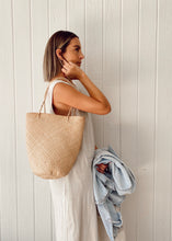 Load image into Gallery viewer, Minimal Straw Tote
