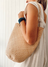 Load image into Gallery viewer, Minimal Straw Tote