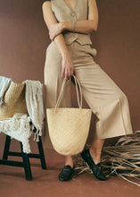 Load image into Gallery viewer, Minimal Straw Tote