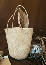 Load image into Gallery viewer, Minimal Straw Tote
