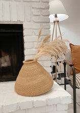 Load image into Gallery viewer, Belly Vase