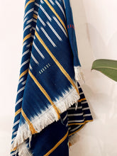 Load image into Gallery viewer, Vintage Baule Throw