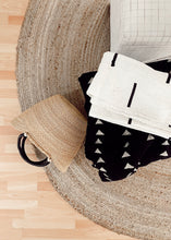 Load image into Gallery viewer, Mudcloth Throw - 2 styles