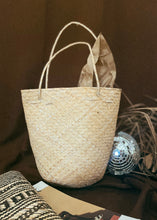Load image into Gallery viewer, Minimal Straw Tote