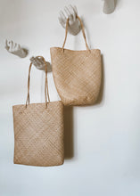 Load image into Gallery viewer, Minimal Straw Tote