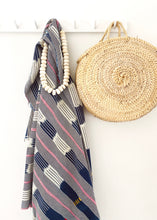 Load image into Gallery viewer, Vintage Baule Throw