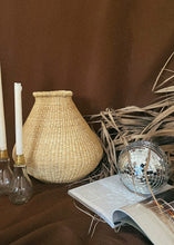 Load image into Gallery viewer, Belly Vase