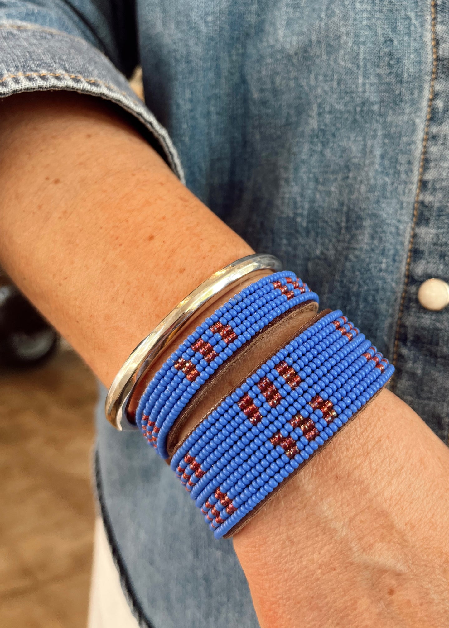 Tanzanian Periwinkle Stitches Leather Bracelet